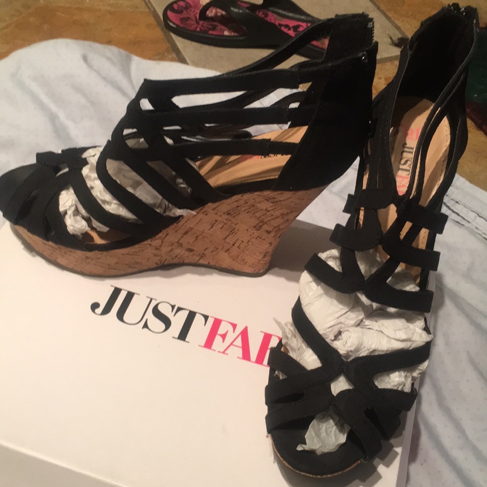 Black wedges